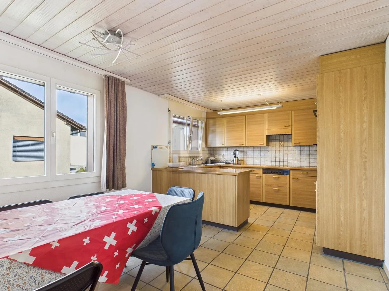 KOMPLETT MÖBLIERTE WOHNFÜHLOASE AUF ZEIT