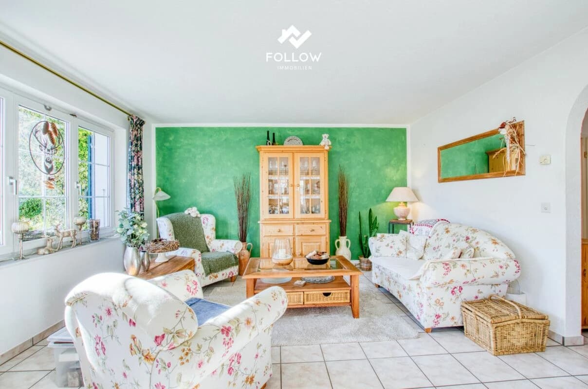 Eckhaus mit privatem Gartenparadies