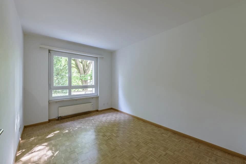 Wohnen mit Gartenschwimmbad in ruhigem Quartier!