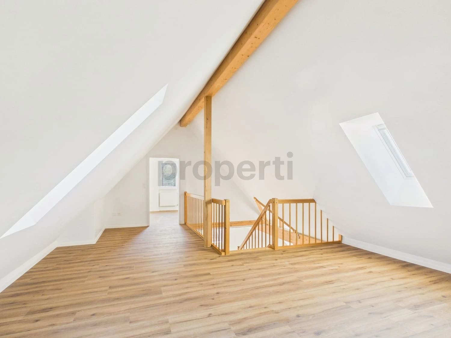 Charmante 4-Zimmer-Maisonette-Wohnung mit Dachgeschoss-Charme in Feuerthalen