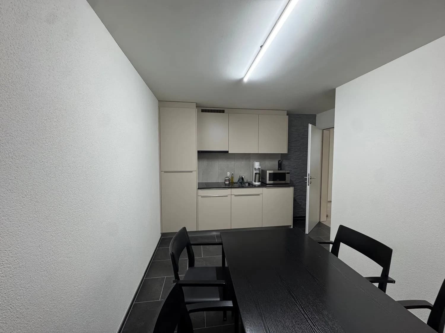 Grosse 2.5-Zimmer-Souterrainwohnung mit viel Potenzial in Menziken