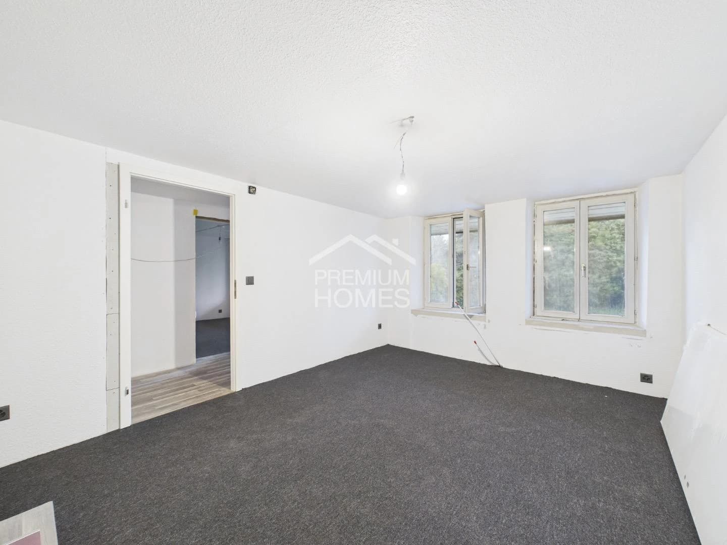 Vielseitiges Mehrfamilienhaus mit Ausbaupotenzial und bewilligter Erwe