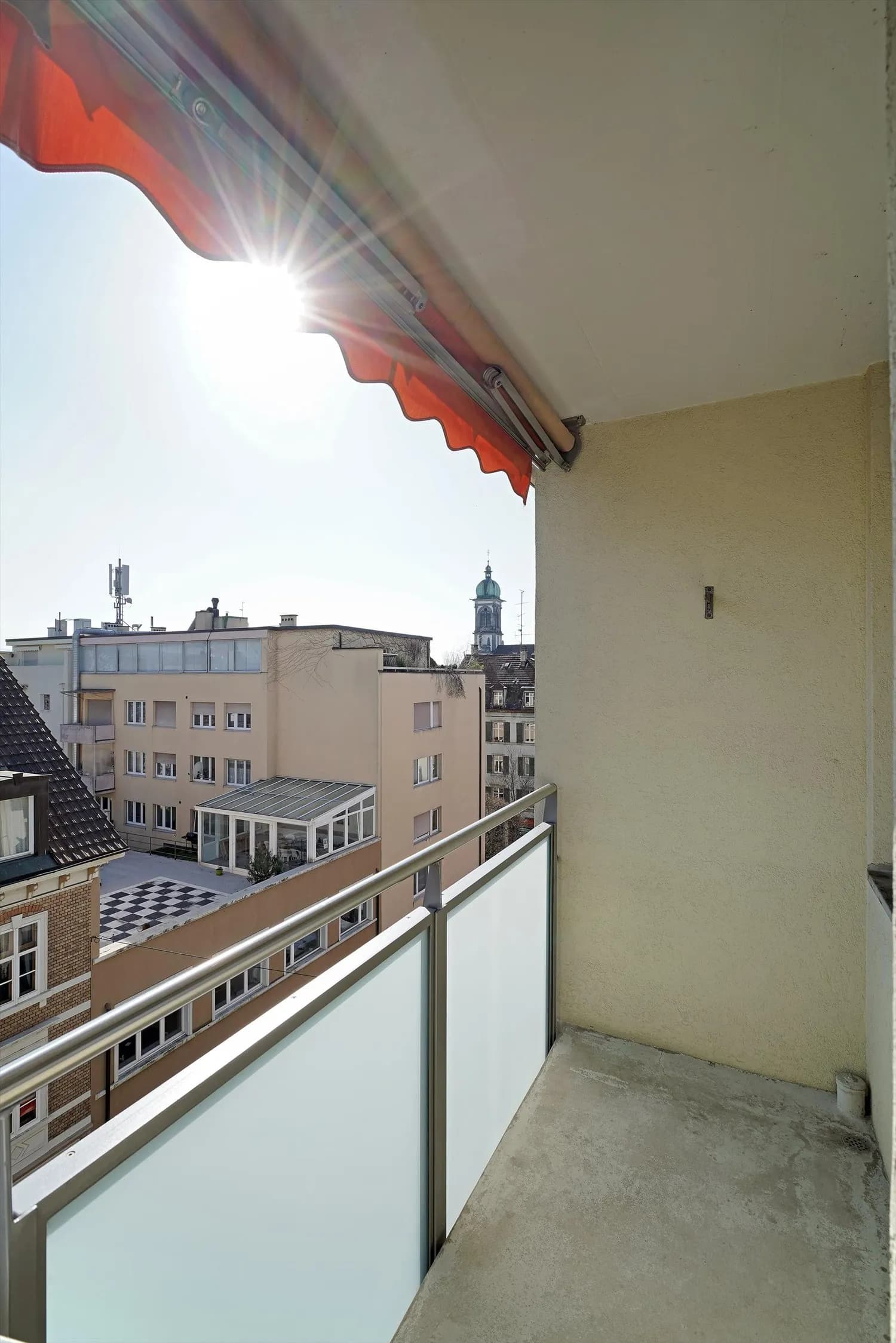 Zentrales Wohnen mit Balkon