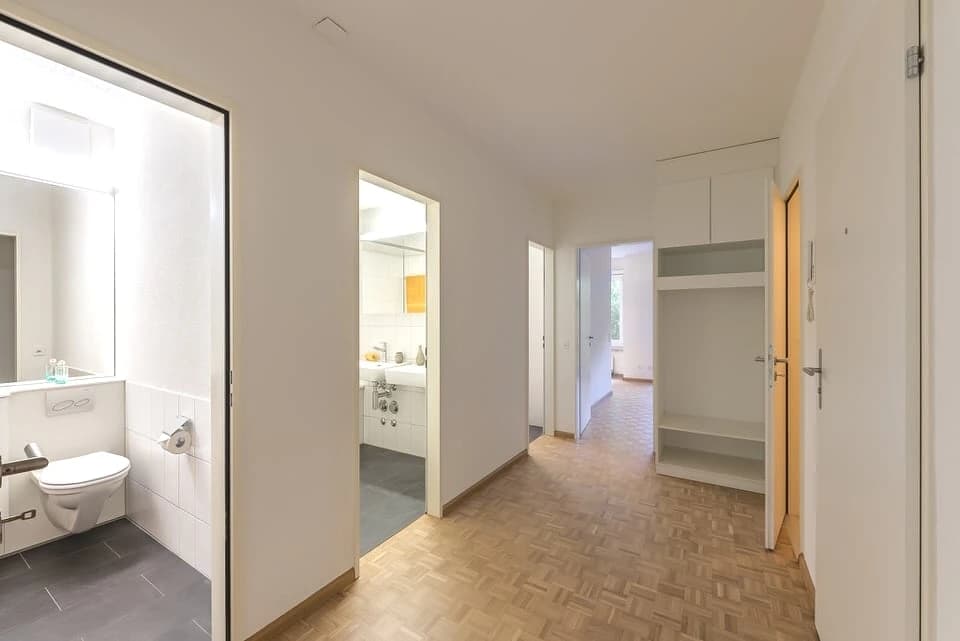 Wohnen mit Gartenschwimmbad in ruhigem Quartier!