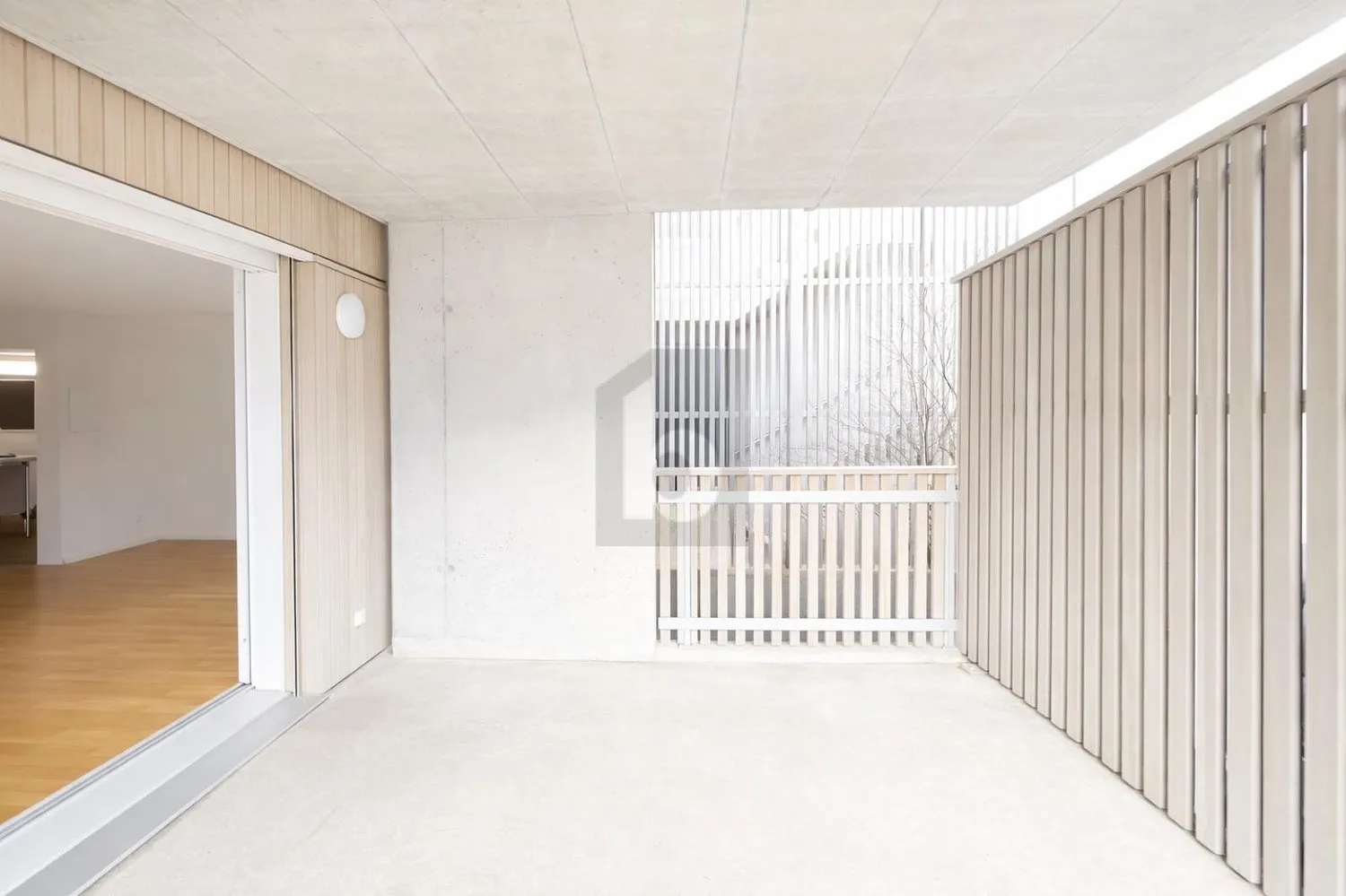 LICHTDURCHFLUTET, MODERN MIT GROSSEM BALKON