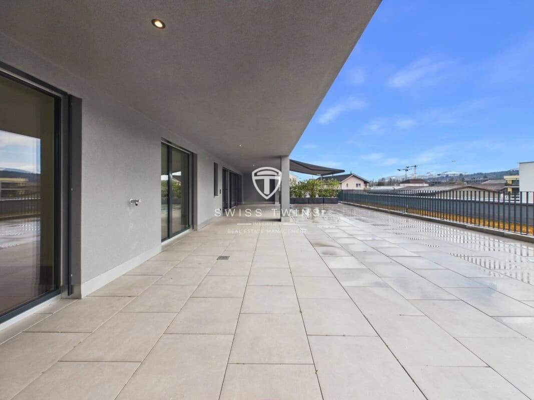 Luxuriöse 3.5-Zimmer-Terrassenwohnung mit 132m² Privat-Terrasse und traumhafter Aussicht auf Pilatus & Rigi