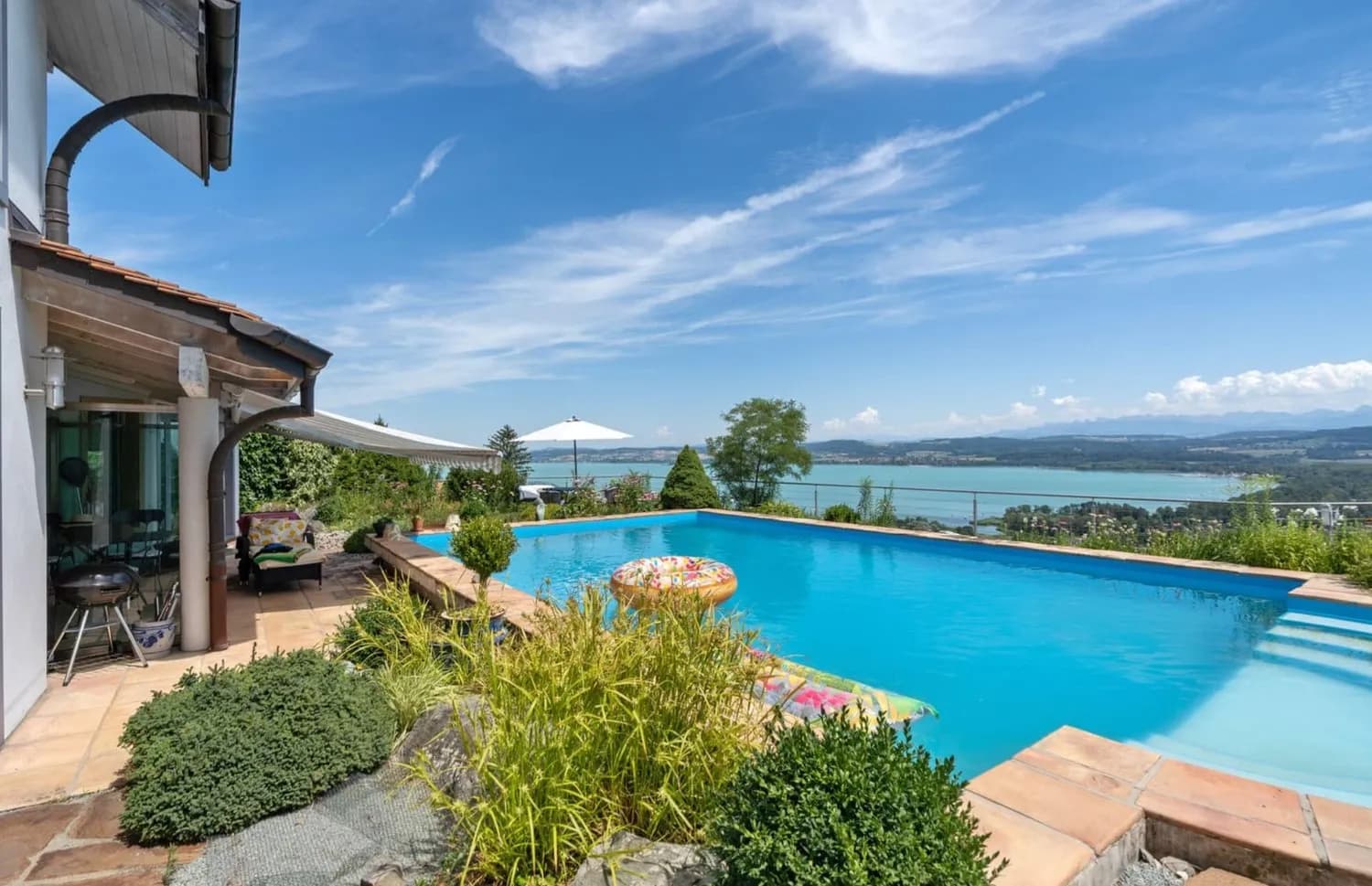 7.5-Zi.-Terrassenhaus mit Pool und Seesicht in Bellerive kaufen