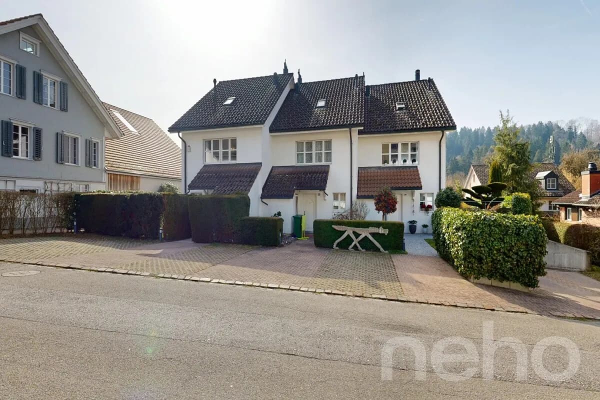 Eckreihenhaus mit Garten und Privatsphäre nähe Zürich