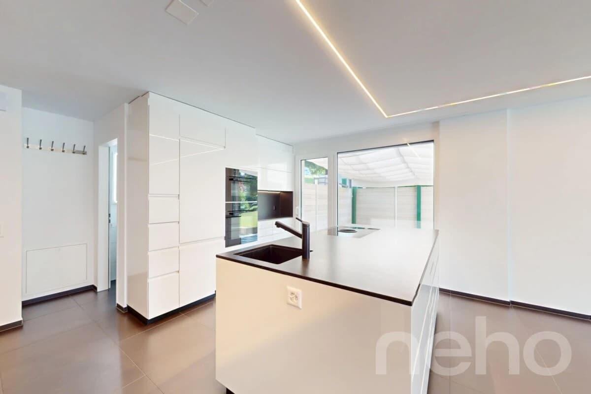 Moderne und renovierte Maisonette-Wohnung mit Gartensitzplatz