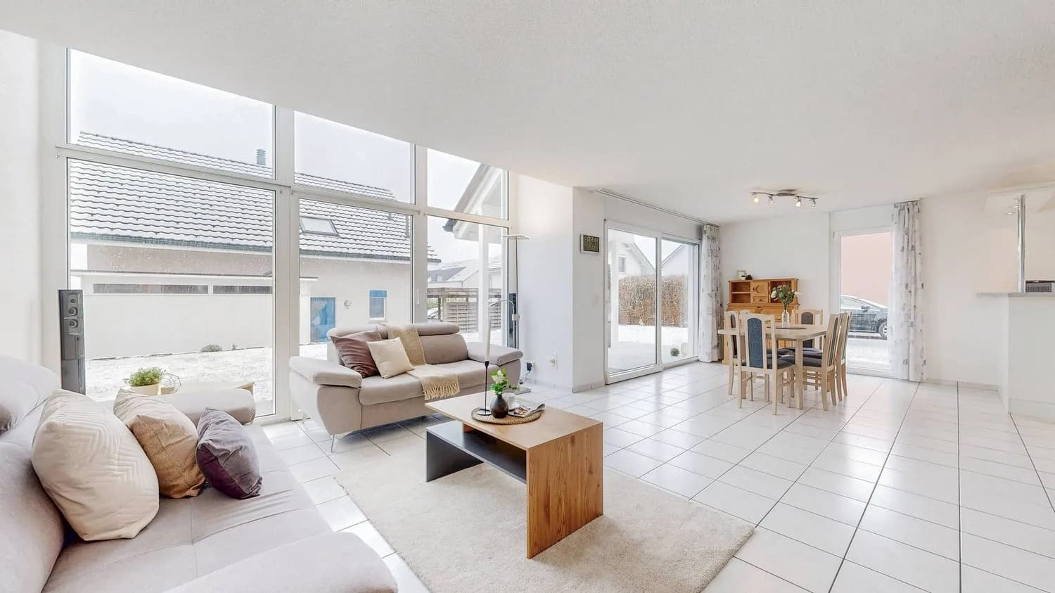 FREISTEHEND UND GUT IM SCHUSS - 5.5 ZIMMER EINFAMILIENHAUS