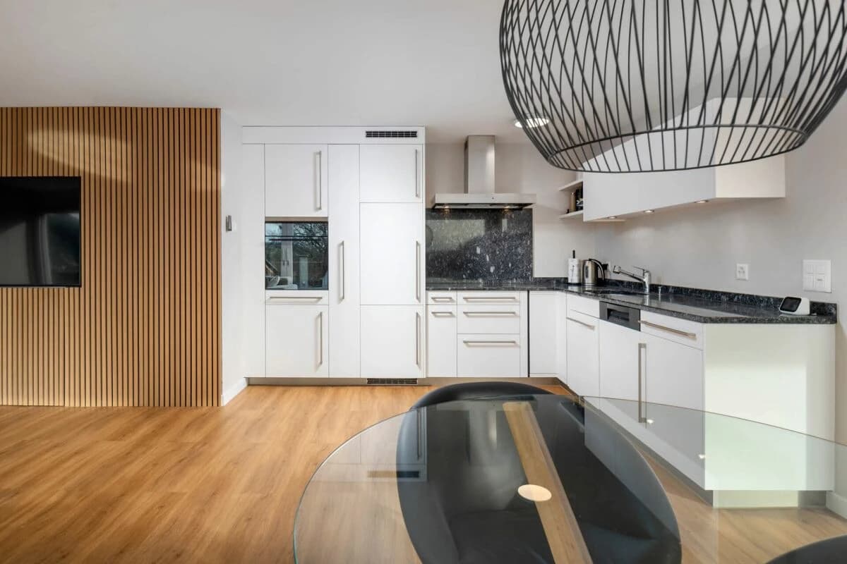 Komplett renoviert, mit Pool und traumhafter Aussicht!