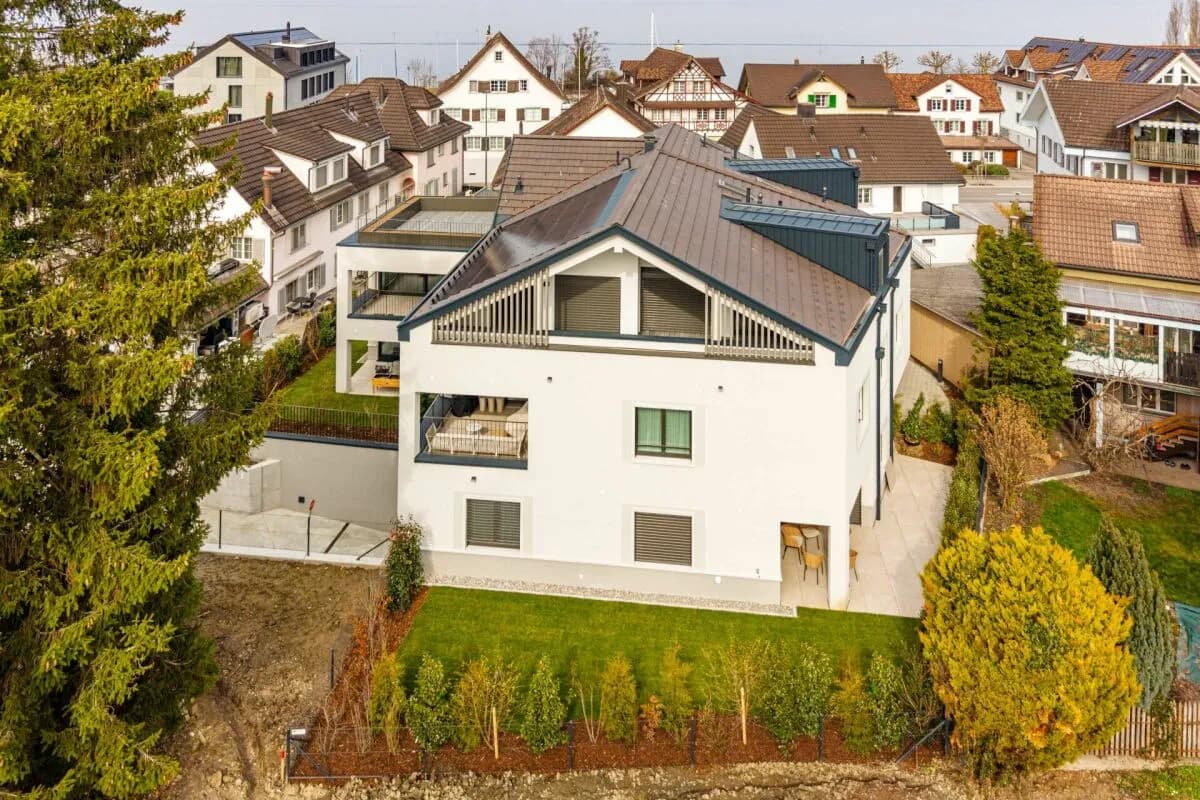 Erstbezug Neubau: Design, Licht & Komfort - Exklusive 5.5 Zimmer-Dachattikawohnung im beliebten Horn