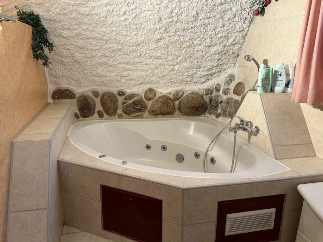 Schönes Gasthaus mit Wohnung und Gäste Wellness Zimmer zu verkaufen