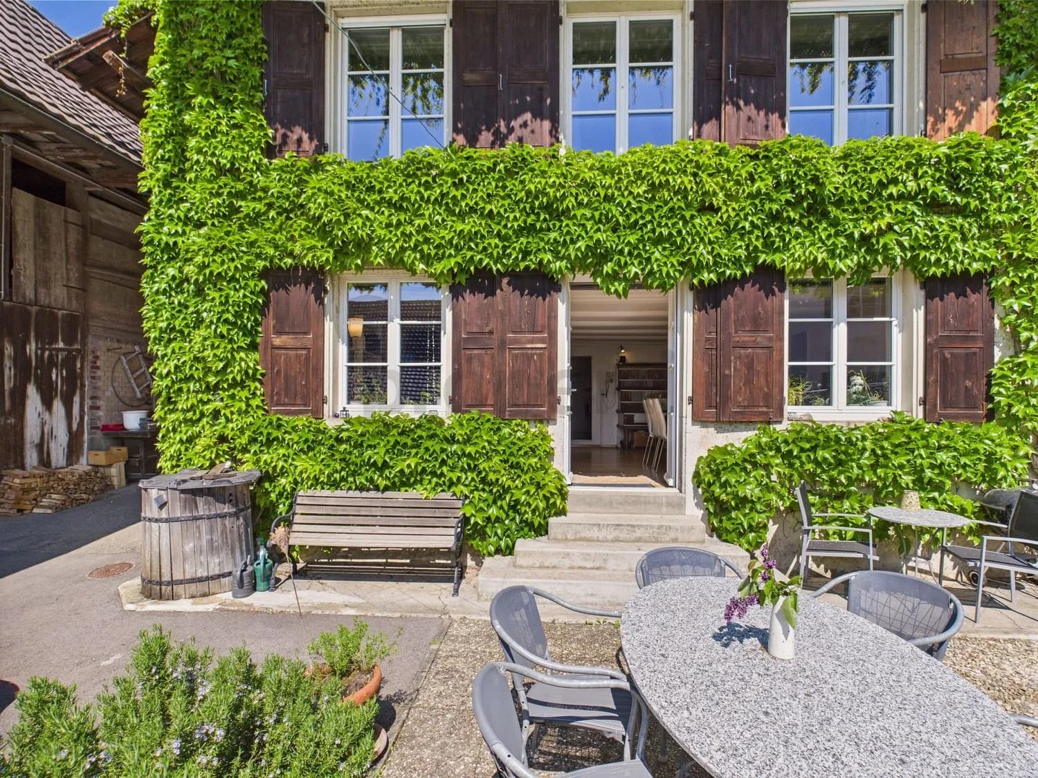 Verzauberndes und liebevoll gepflegtes Einfamilienhaus für Famiien auf 4 grosszügigen Etagen