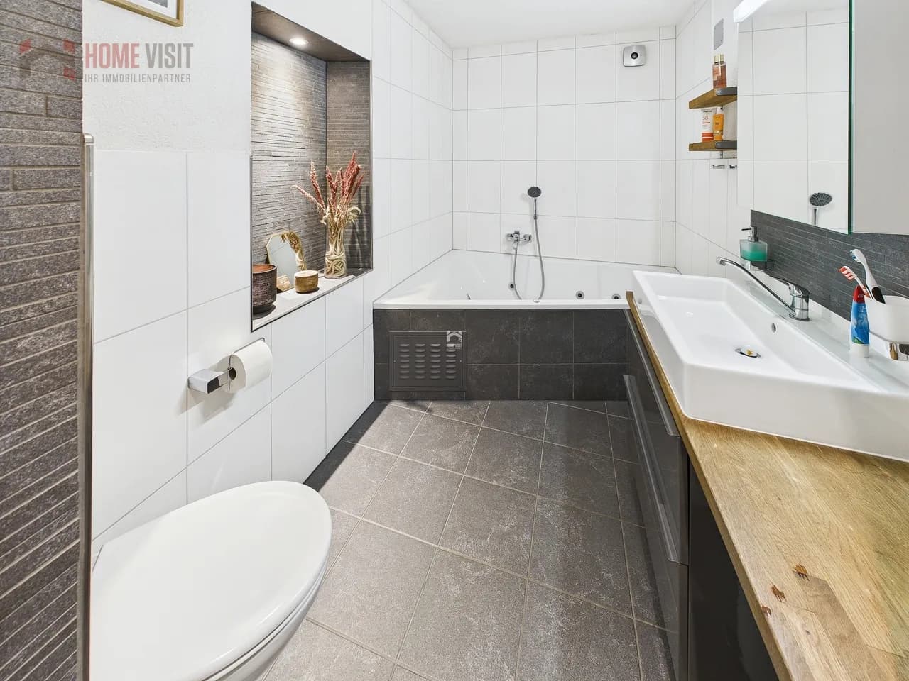 Leben, wo andere träumen - 5.5-Zi.-Wohnung mit Pferdestall & Weide