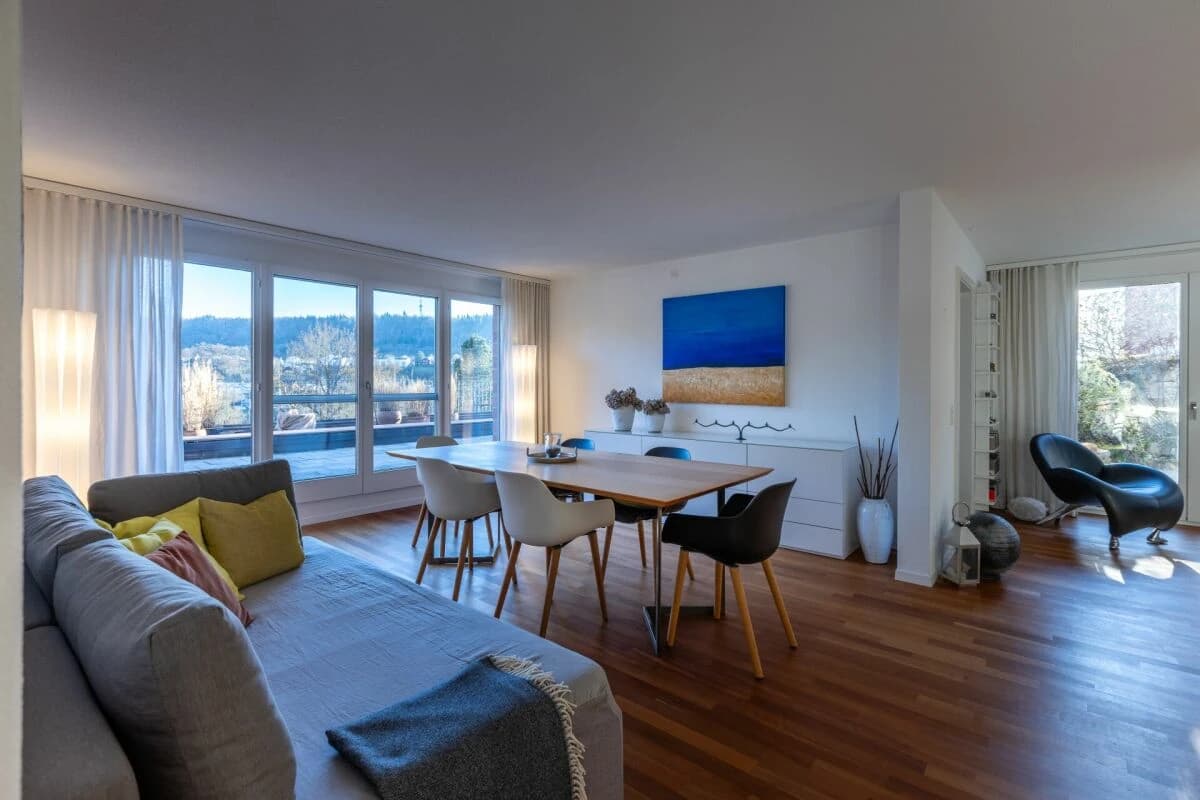 Grosse Sonnenterrasse plus Cheminée im exklusives Terrassenhaus beim Lindli