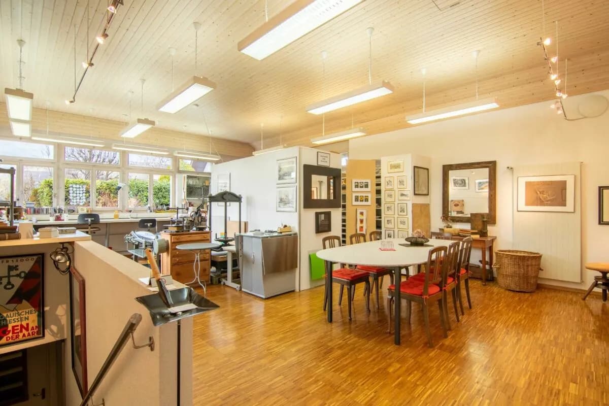 Freistehendes Wohnhaus mit separatem Nebengebäude - Arbeiten und Wohnen, Mehrgenerationen oder individuelle Wohnkonzepte