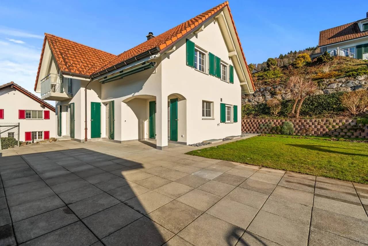 Sonniges Wohnen über der Nebelgrenze mit Pool und Weitsicht