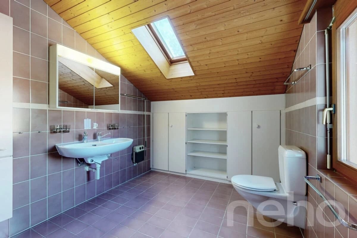 Grosses Einfamilienhaus mit Garten, Wintergarten und viel Potenzial