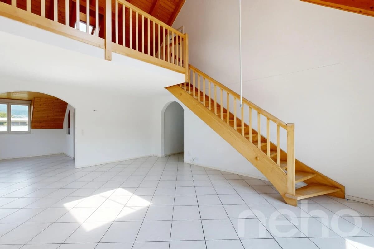 Grosszügige Maisonette mit Galerie, Aareblick und Schwedenofen