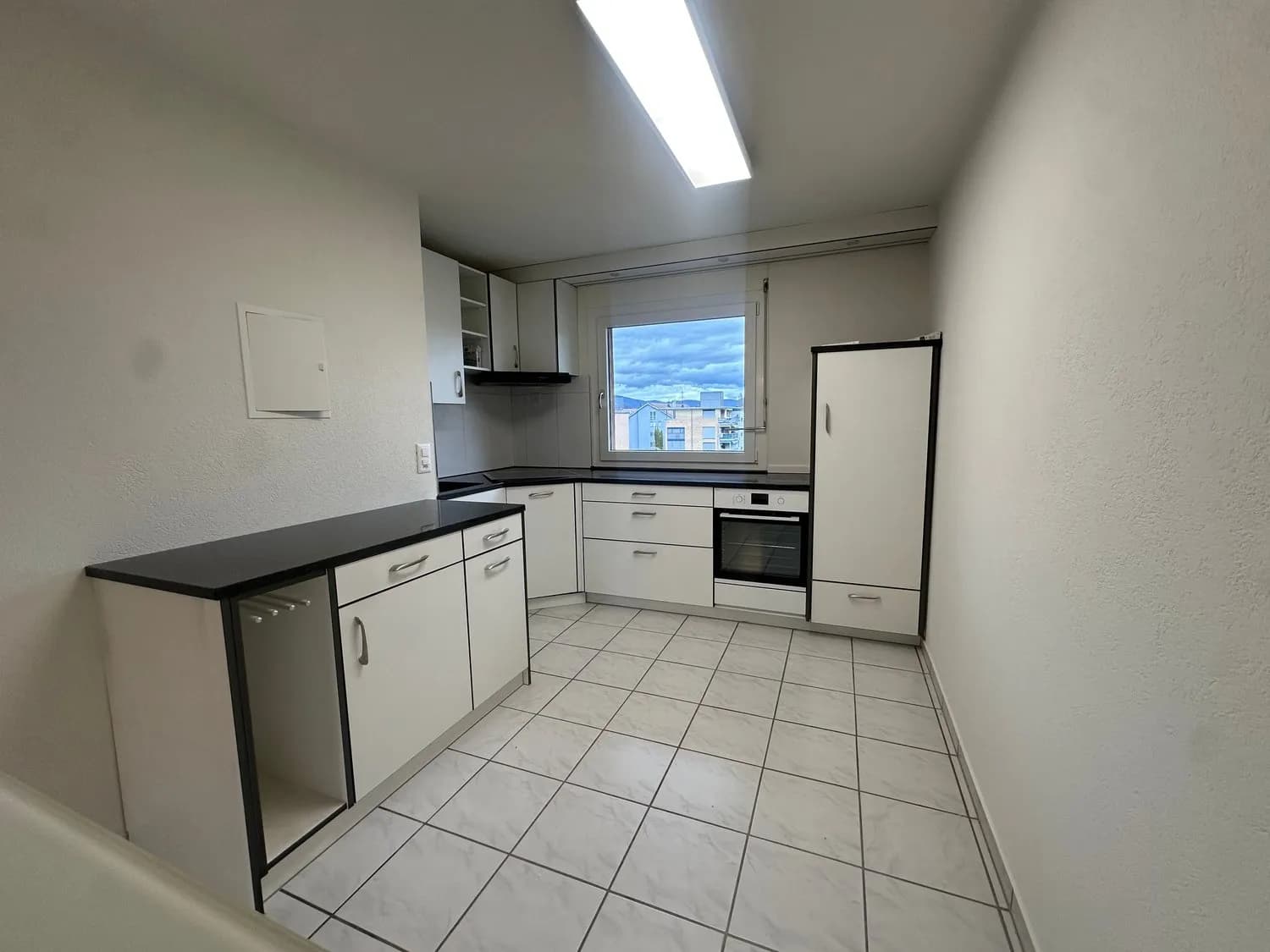 Steuergünstige und helle 3.5-Zimmer Wohnung mit Balkon und freiem Blick ins Grüne in Däniken