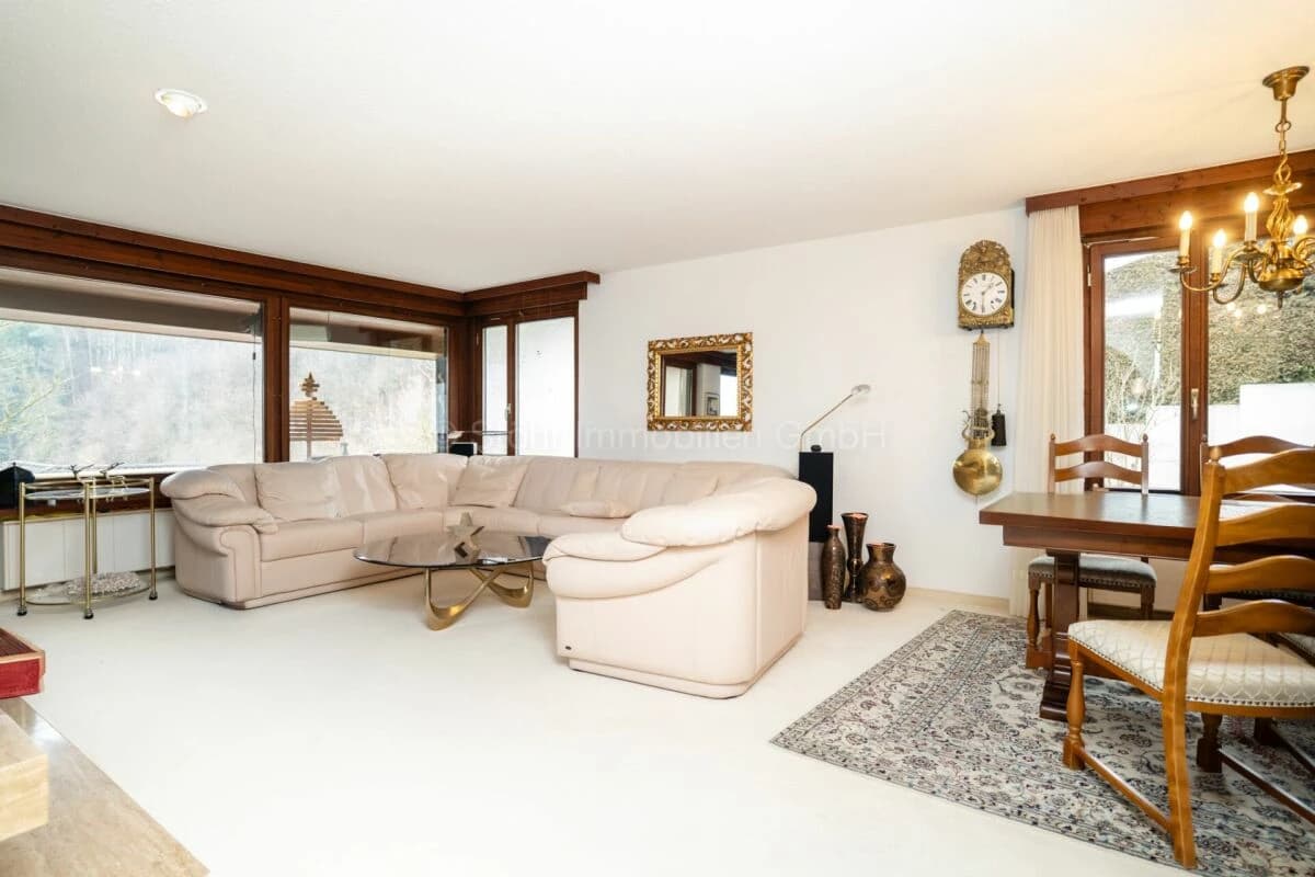 Freistehendes 7-Zimmer Einfamilienhaus mit viel Potenzial