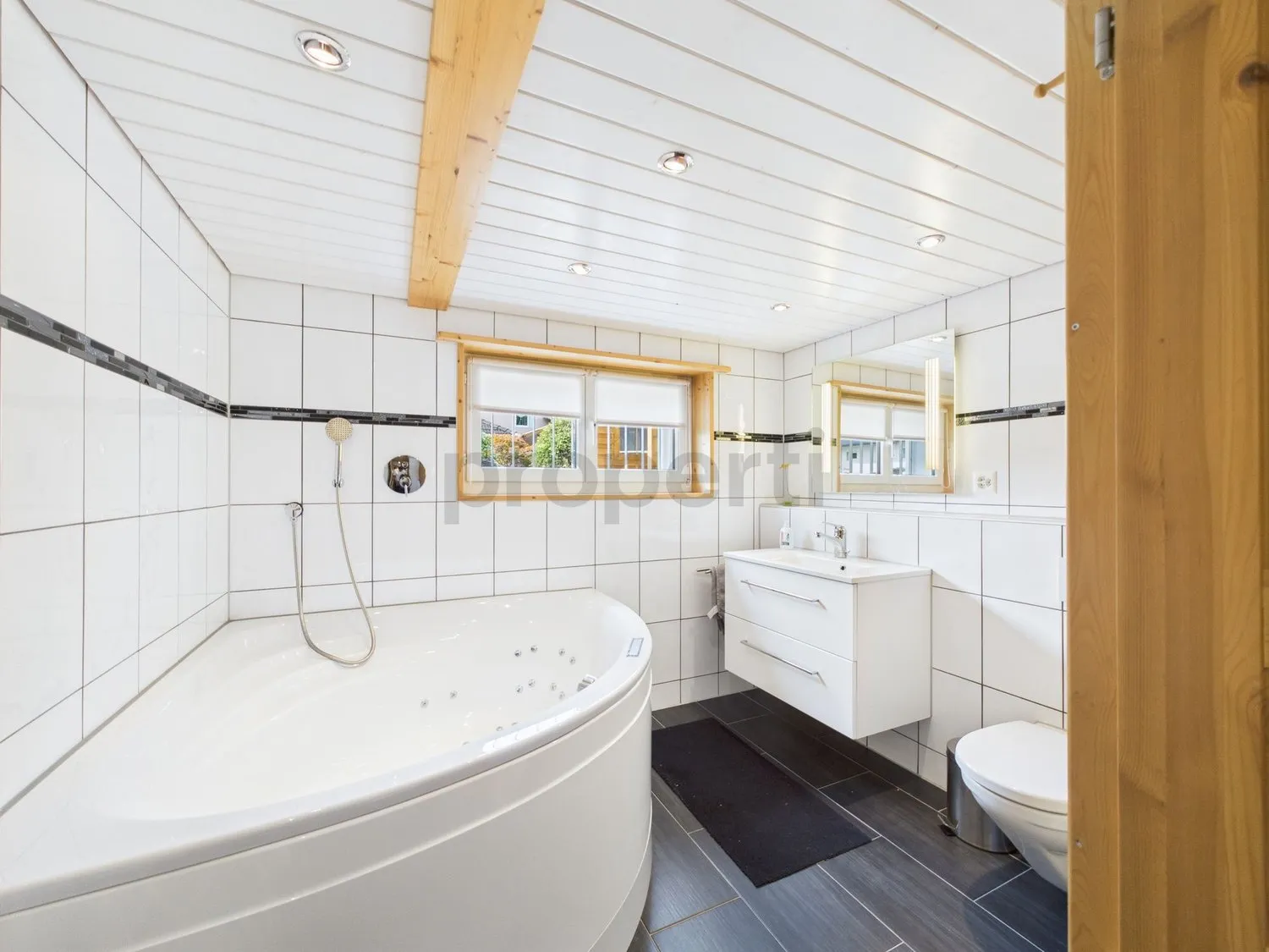 Charmantes 4.5-Zimmer Einfamilienhaus mit grossem Garten in Lyss