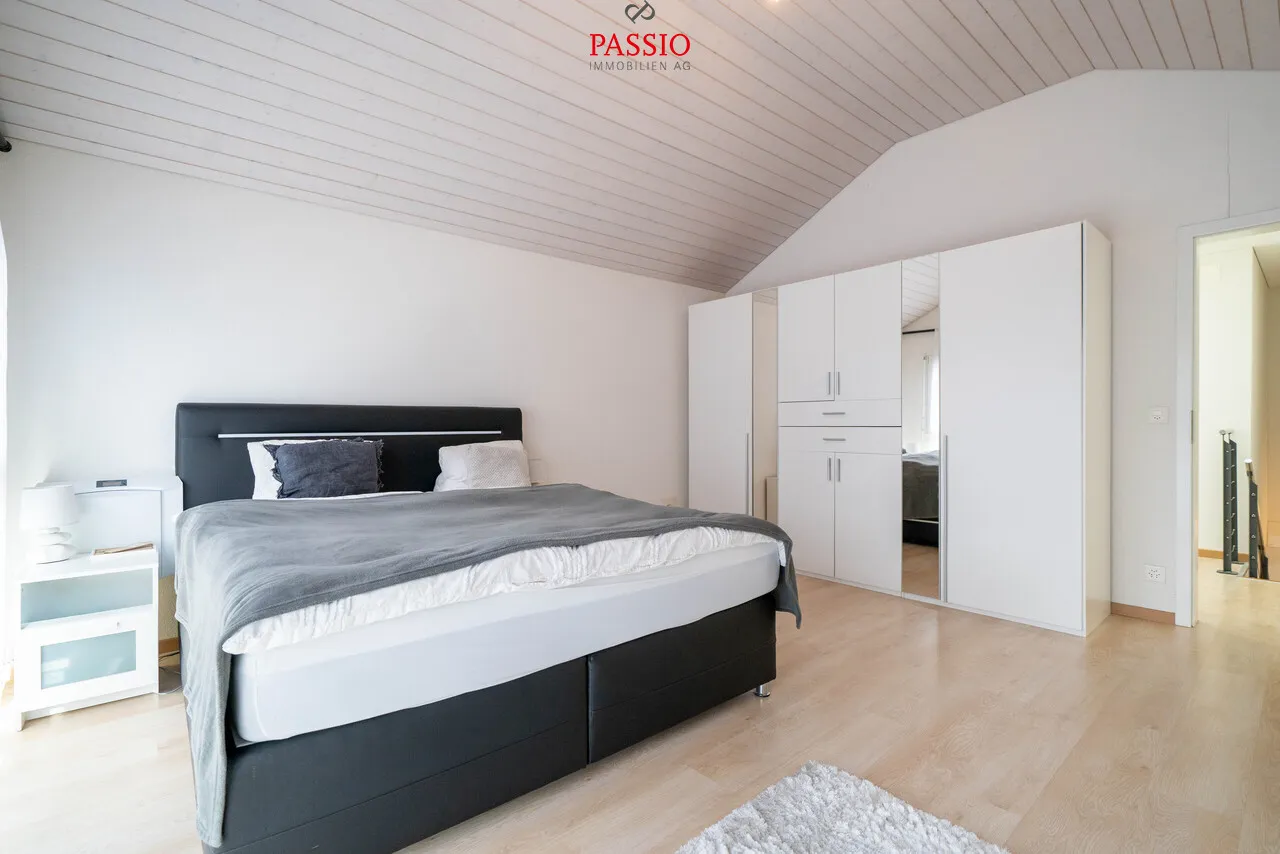 7.5-Zimmer Doppeleinfamilienhaus mit Seesicht und Potenzial