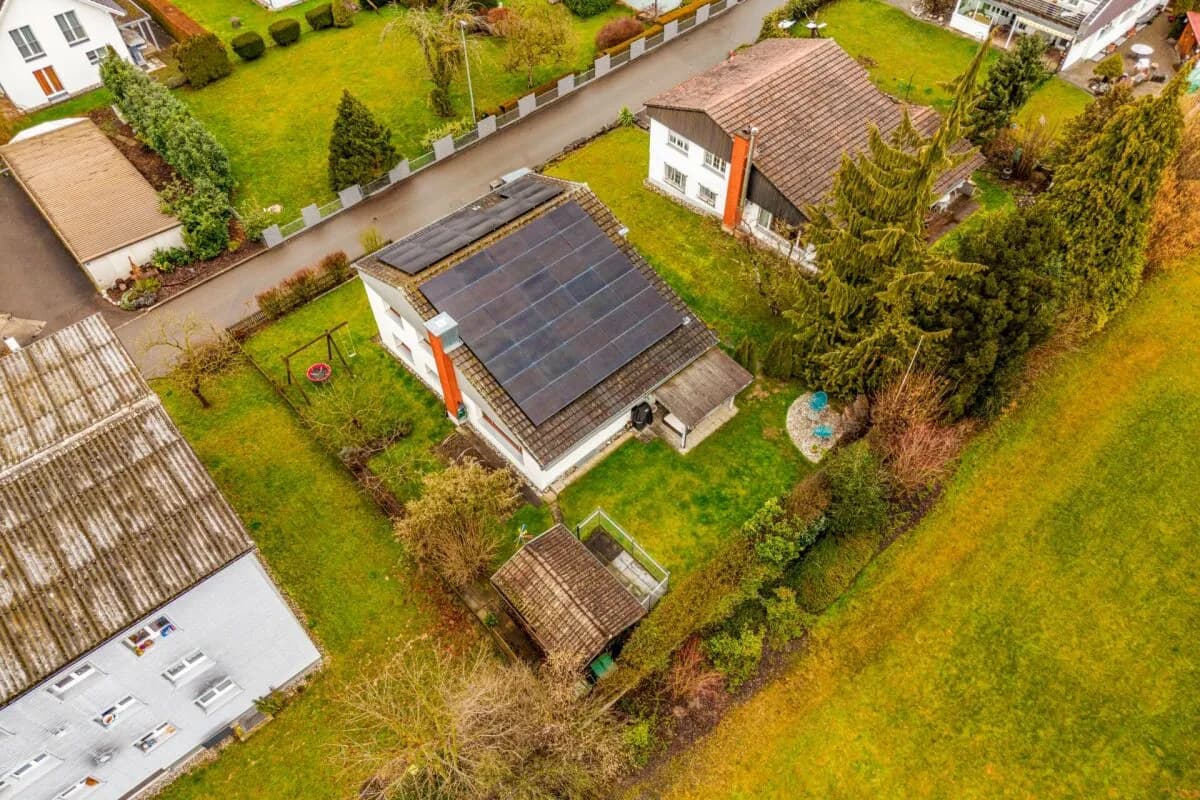 MODERNISIERTES 6.5-ZIMMER-EINFAMILIENHAUS IN RUHIGER LAGE ? FAMILIENFREUNDLICH, MIT GEPFLEGTEM GARTEN UND SCHULNÄHE