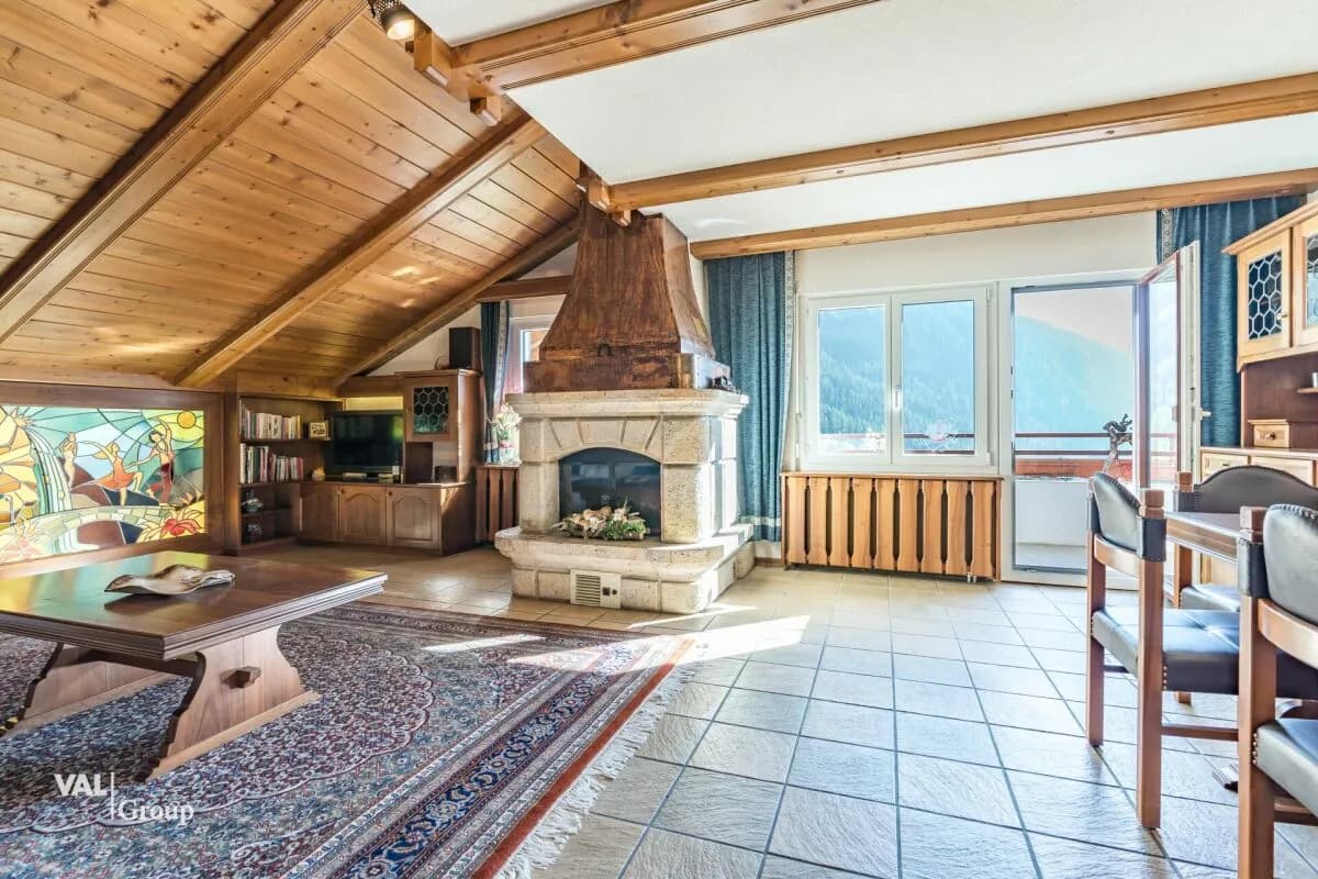 Ruhige Dachwohnung unweit der Thermen - möbliert & einzugbereit