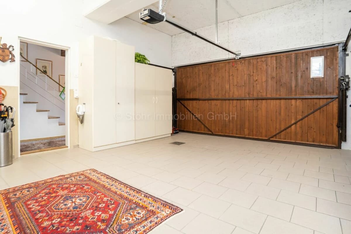 Freistehendes 7-Zimmer Einfamilienhaus mit viel Potenzial