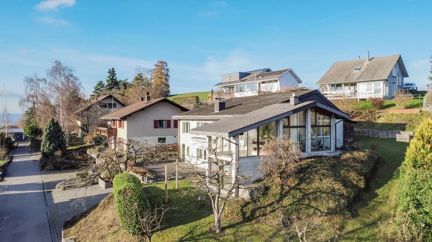 HERRSCHAFTLICHES UND ERHOBENES EINFAMILIENHAUS