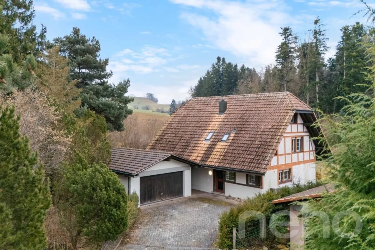 Charmantes Landhaus mit grossem Grundstück und Naturanschluss