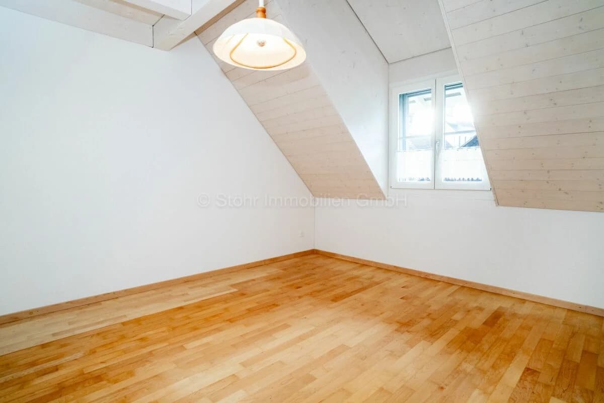 Unter dem Dach - Charmante 3.5-Zimmer-Dachwohnung mit Galerie