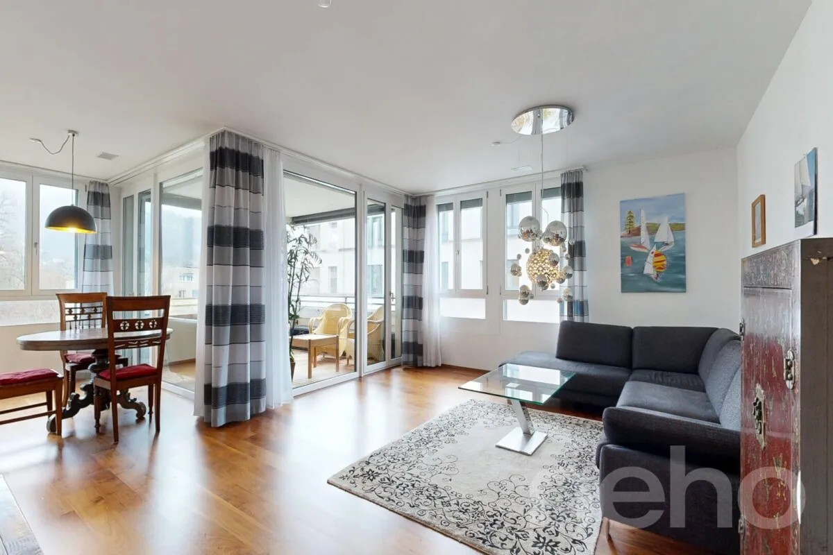 Moderne 3.5-Zimmer-Wohnung mit Westbalkon und zwei Tiefgaragenplätzen