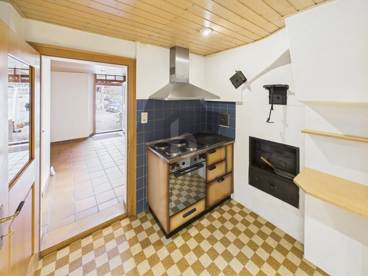 HISTORISCHES LANDLEBEN MIT KACHELOFEN