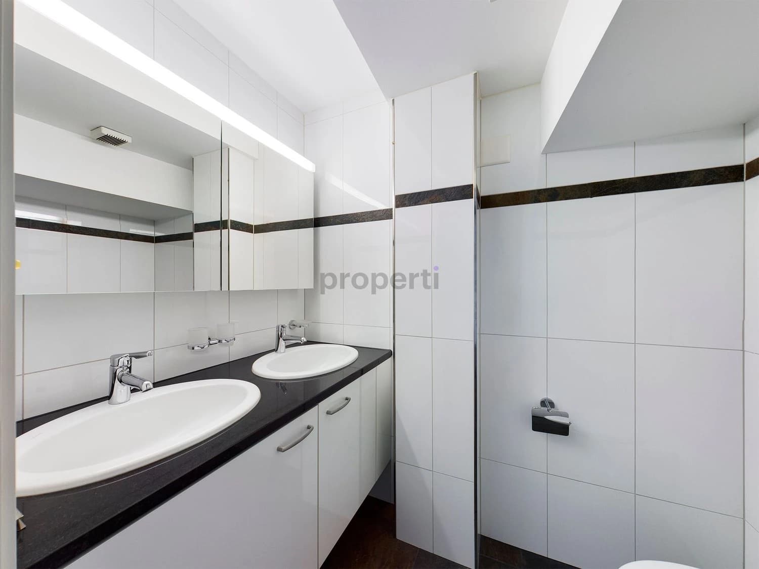 Grosszügig und lichtdurchflutet