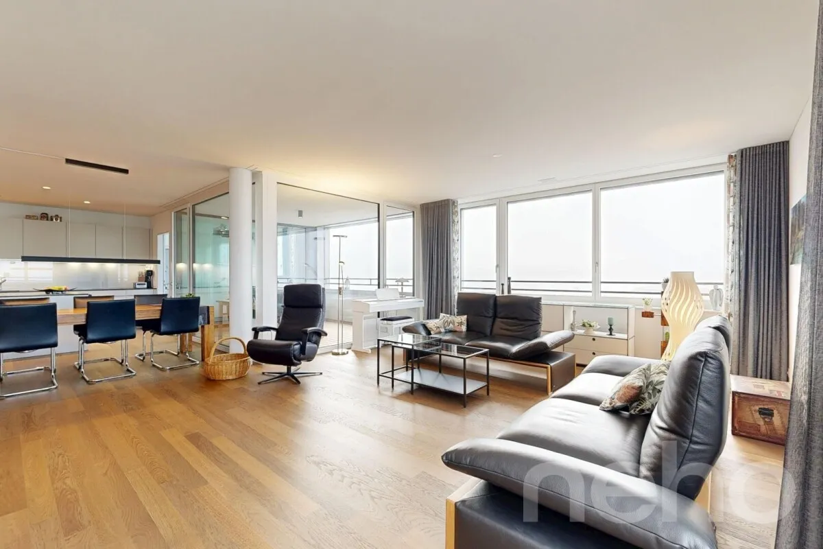 Moderne 4.5-Zimmerwohnung mit Loggia, Weitblick und Tiefgaragenplätzen