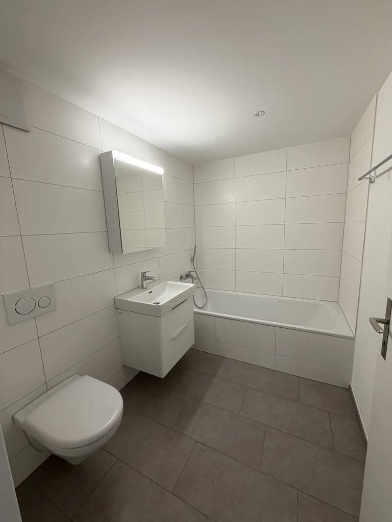 Frisch renoviert und stilvoll umgestaltet - wohnen wie im Neubau!