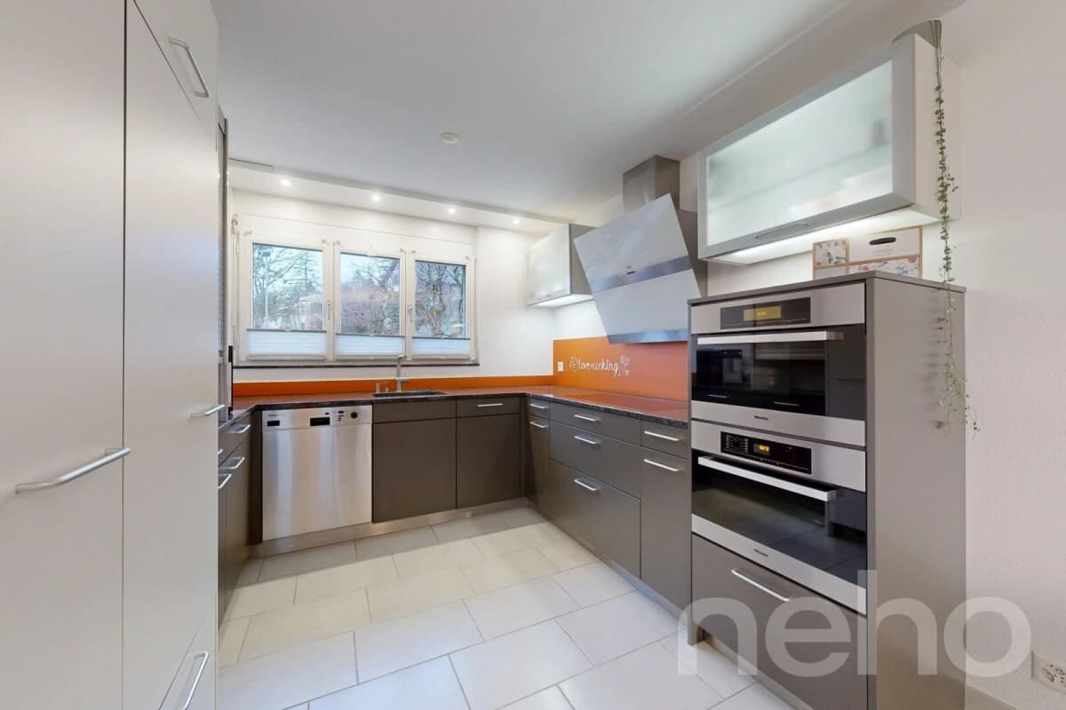 Modernisiertes DEFH mit PV-Anlage, Wärmepumpe und Pergola