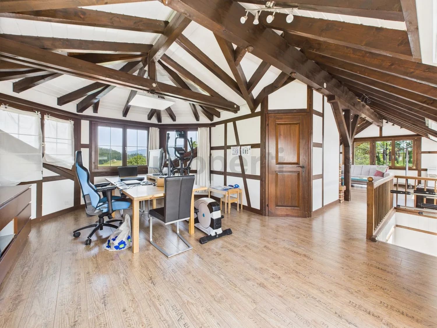 Grosszügige 6.5-Zimmer-Maisonette mit Weitsicht in Meierskappel