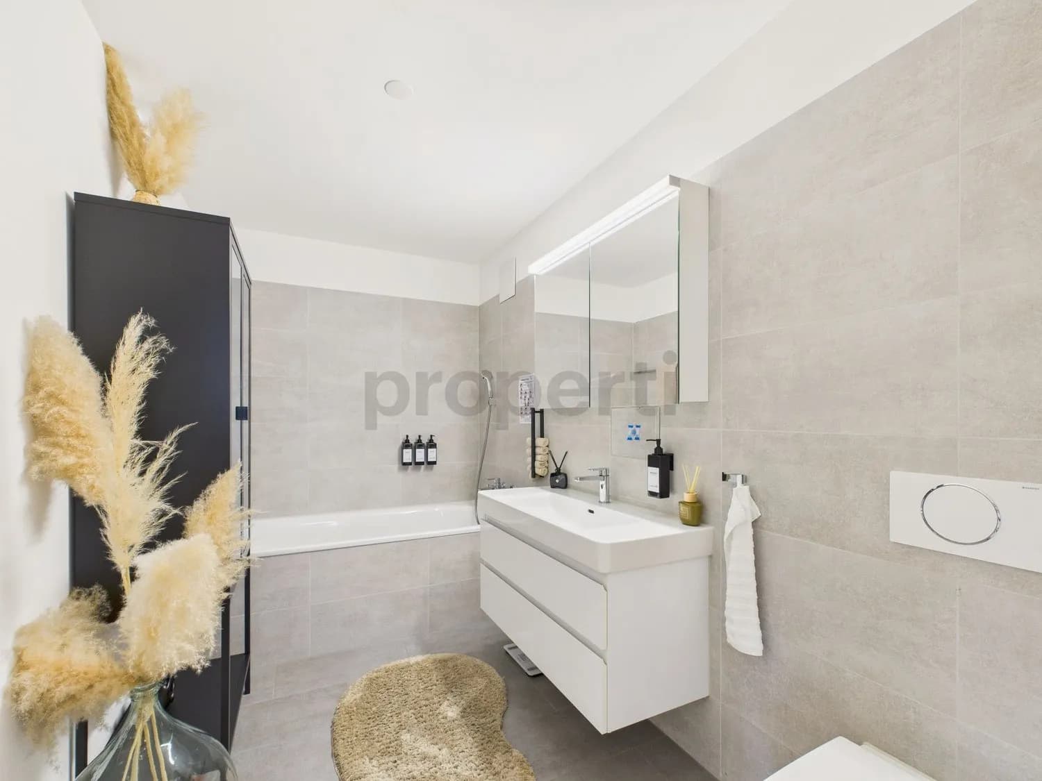 WEITBLICK MIT MODERNEM AUSBAU