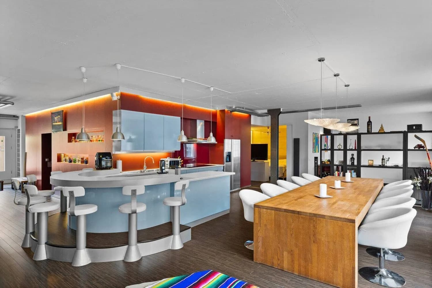 LOFTSPEKTAKEL MIT MONSTERTERRASSE