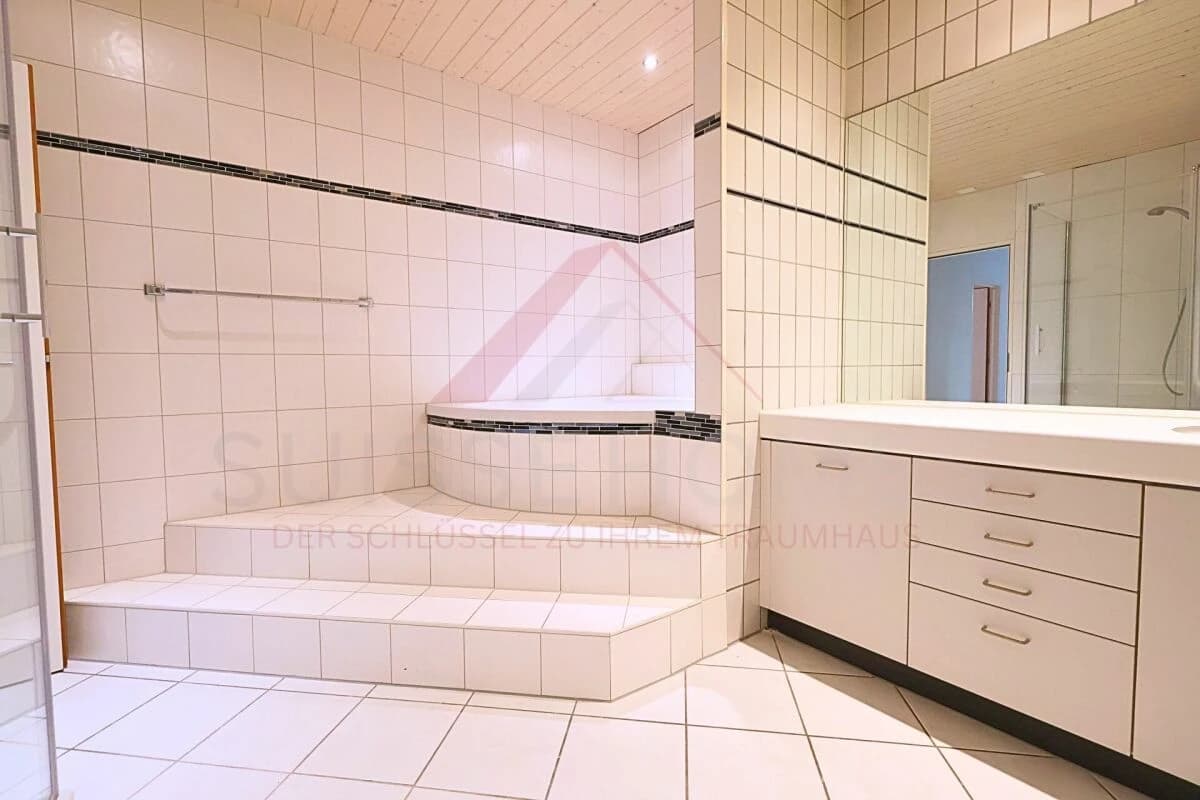 Atriumgebäude mit 220 m² Wohn- und 270 m² Gewerbefläche in Thörishaus (Neuenegg BE) - vielseitig nutzbar