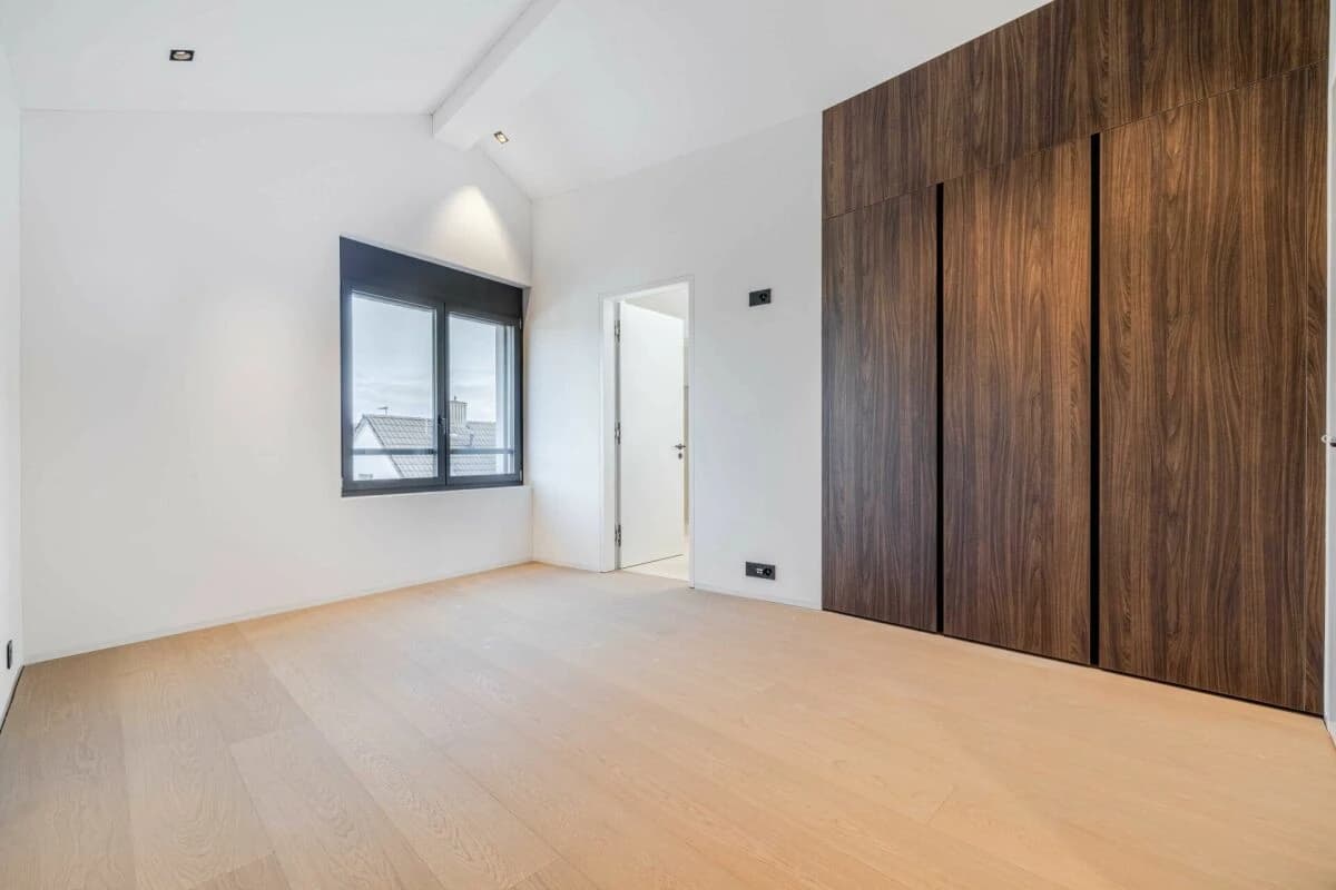 Erstbezug Neubau: Design, Licht & Komfort - Exklusive 5.5 Zimmer-Dachattikawohnung im beliebten Horn
