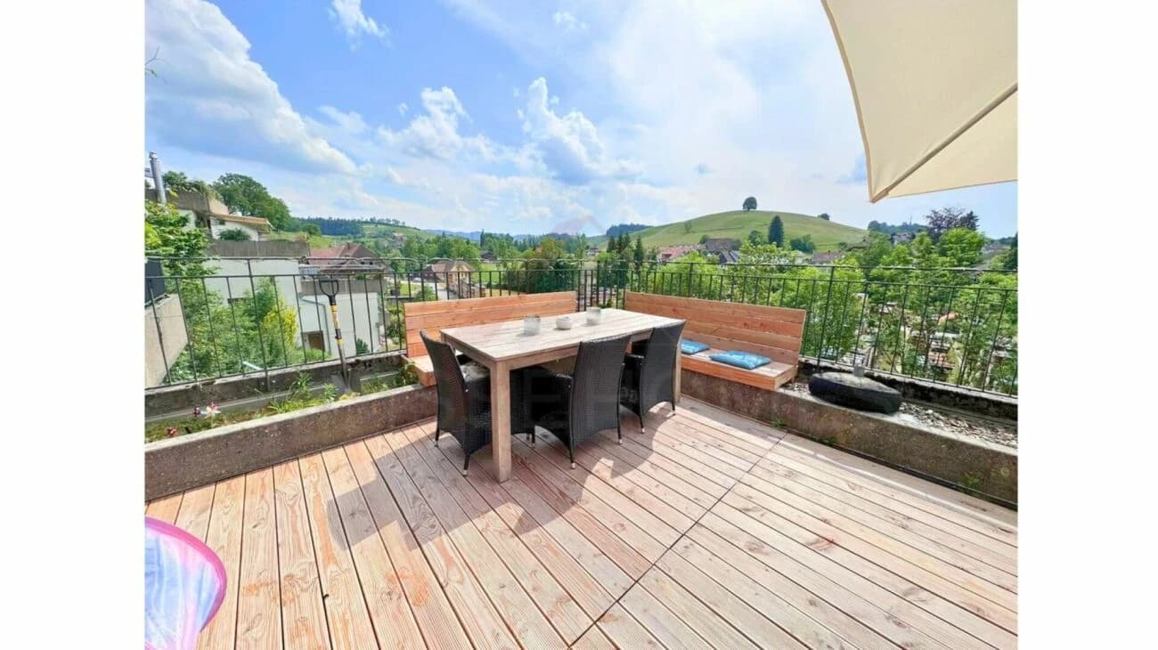 Komplett renovierte 5.5-Zimmer-Wohnung mit 126 m² Wohnfläche und 74 m² Balkon-/Terrassenfläche in Huttwil