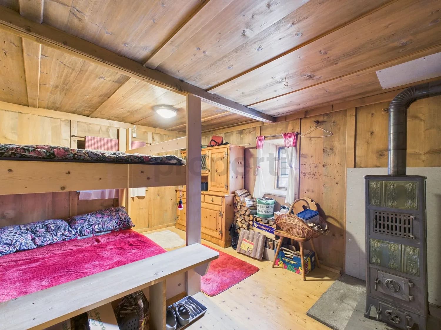 Maiensäss an ruhiger, idyllischer Lage mit Aussicht