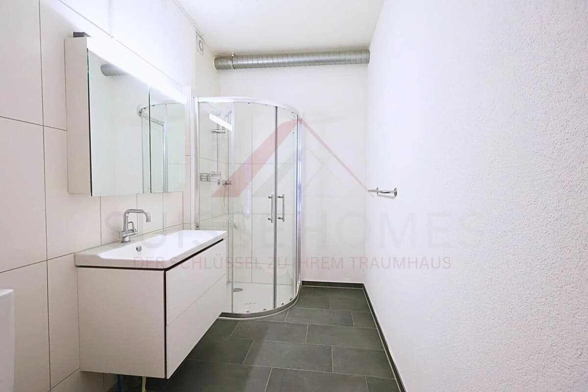 Atriumgebäude mit 220 m² Wohn- und 270 m² Gewerbefläche in Thörishaus (Neuenegg BE) - vielseitig nutzbar