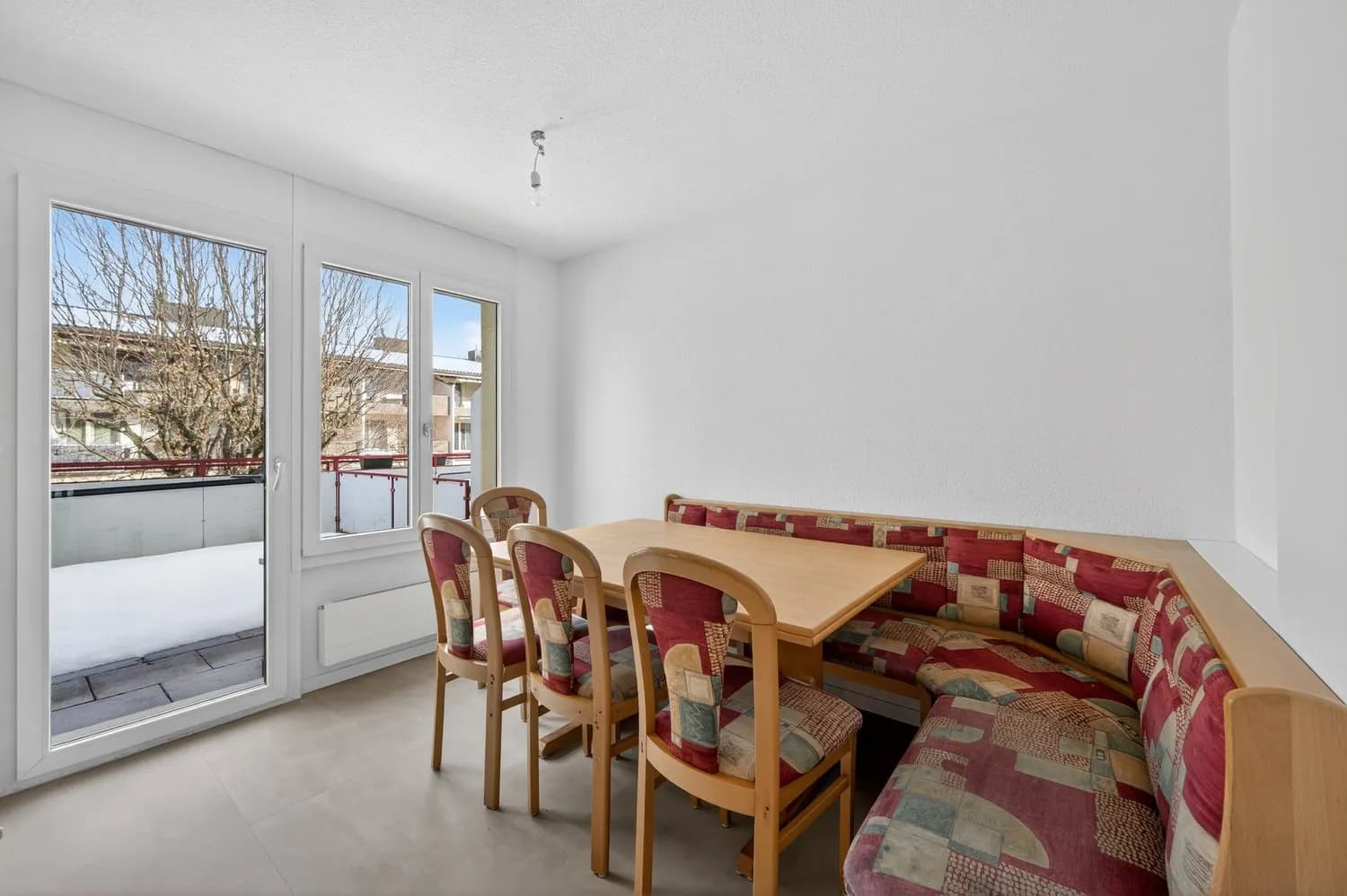 Familienidylle in Reichenburg SZ-ruhig, zentral und mit Bergblick