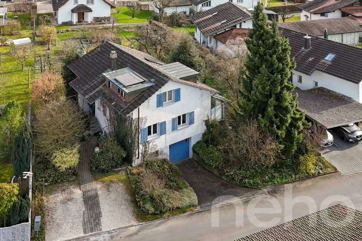 Charmantes 7.5-Zimmerhaus auf grossem Grundstück mit viel Potenzial